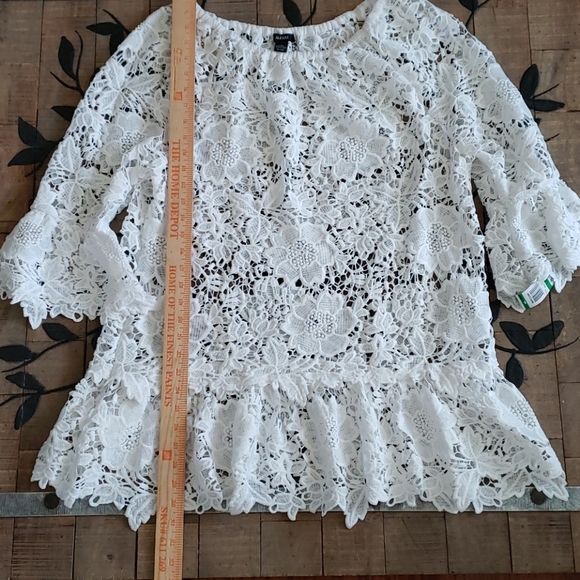 ALFANI Graphic Blooms Eyelet floral white Lace Belle Sleeve Top New with tags XL - Picture 7 of 9